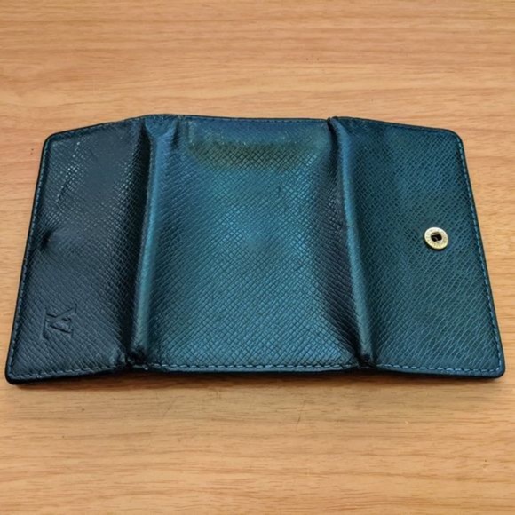 Louis Vuitton Taiga Key Holder/Wallet #1217*** - Picture 3 of 8